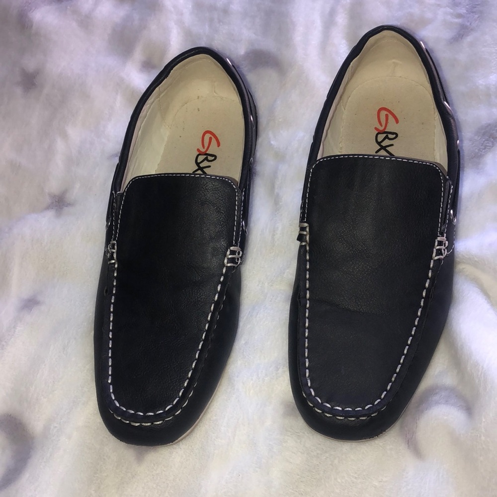Men’s GBX casual shoes.  Size 8